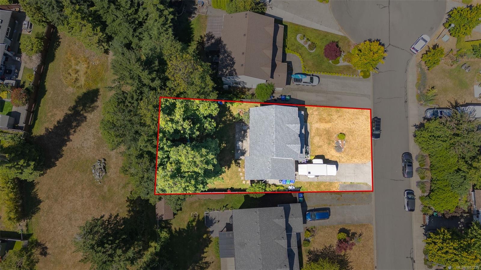 $855,000 - 508 Deerwood Pl<br>British Columbia, V9M 4G3