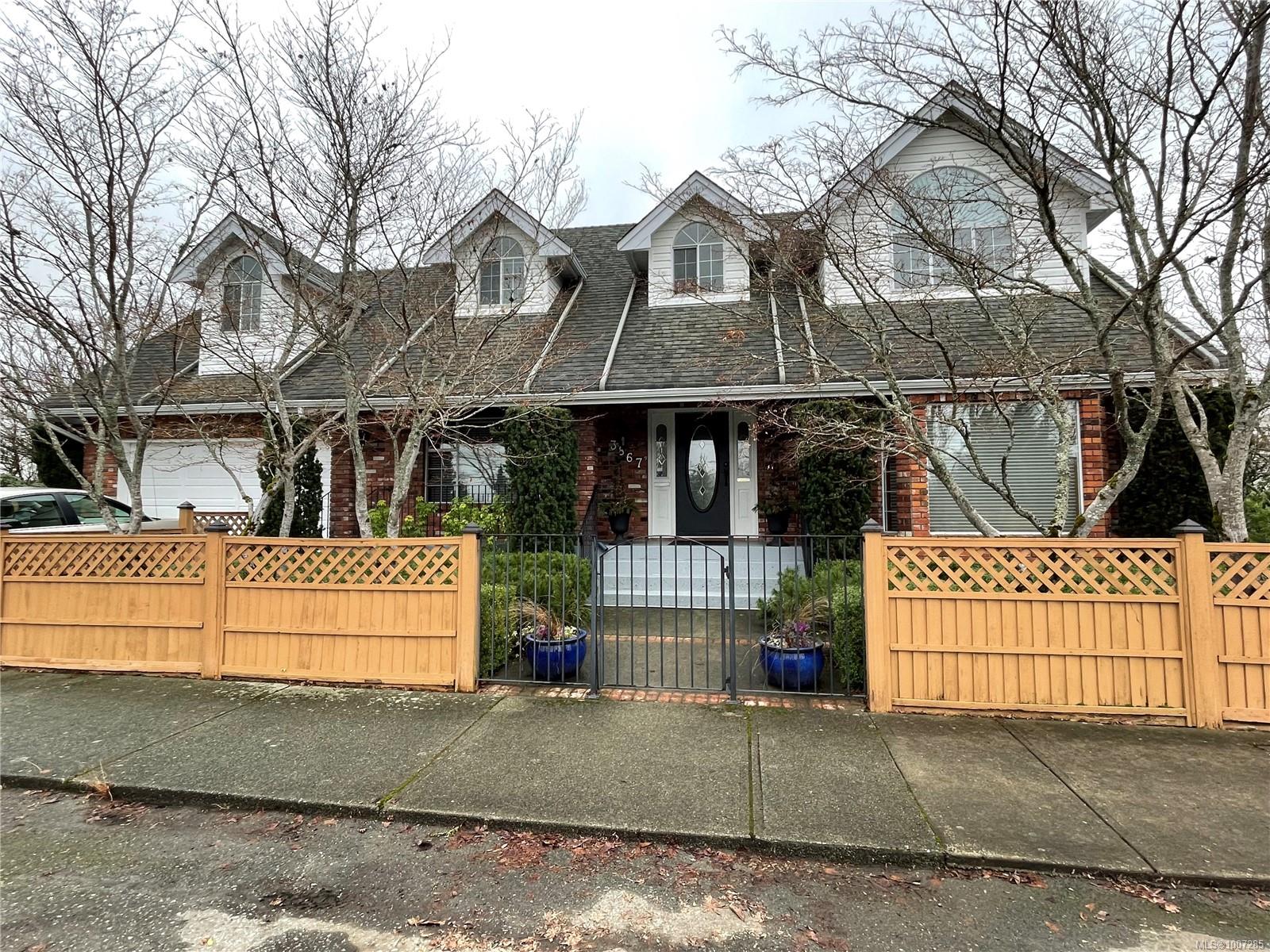 $715,900 - 3867 5th Ave<br>British Columbia, V9Y 4K5