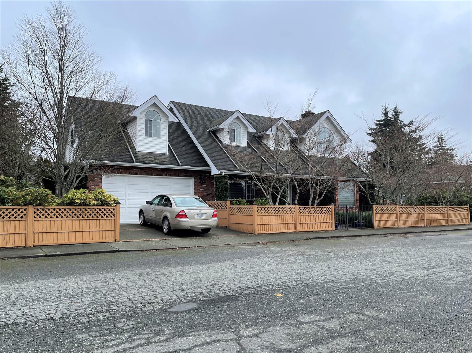 $715,900 - 3867 5th Ave<br>British Columbia, V9Y 4K5