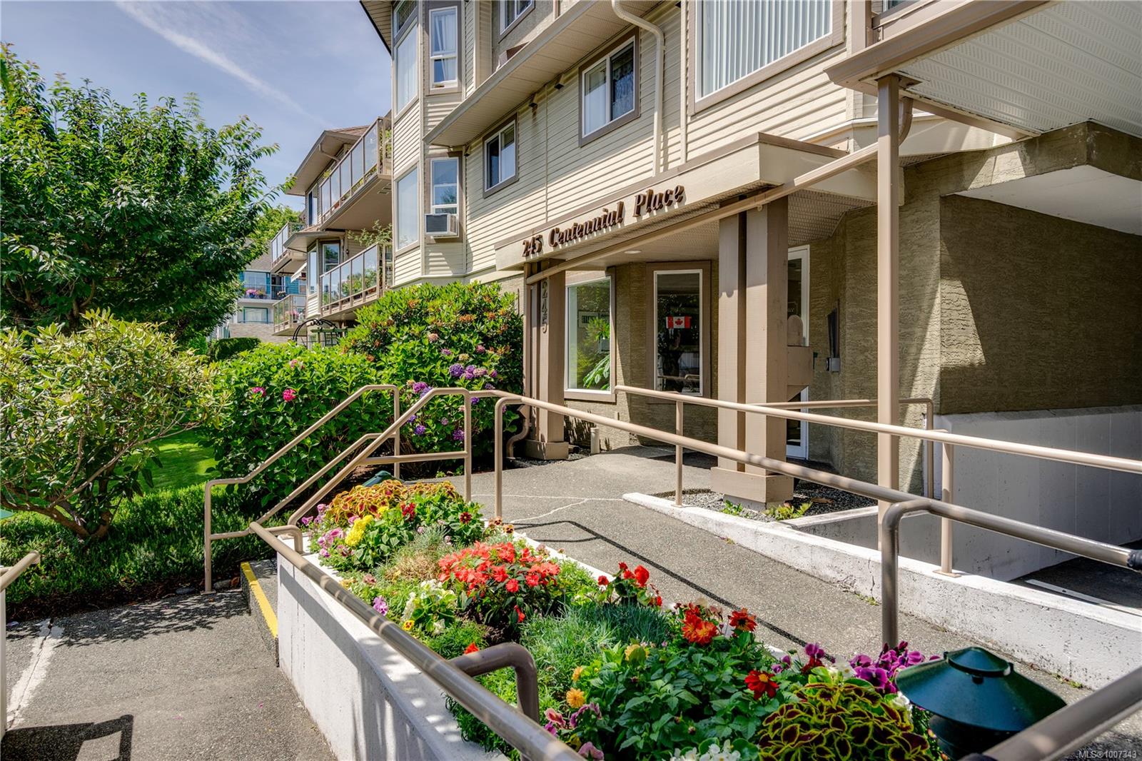 $449,900 - 245 First St<br>British Columbia, V9L 1R3