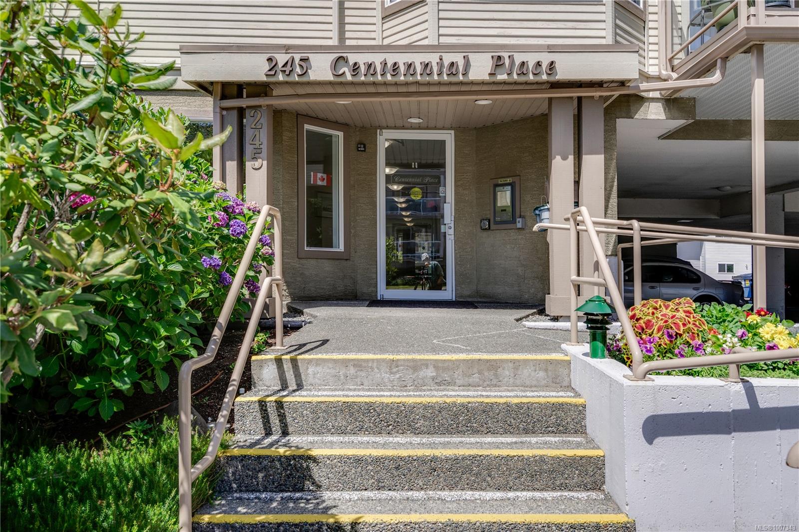 $449,900 - 245 First St<br>British Columbia, V9L 1R3