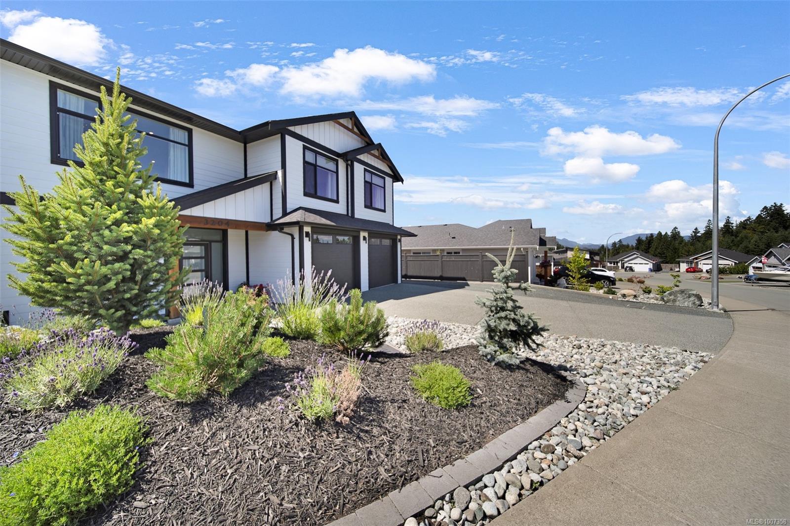 $1,049,000 - 3204 Fernwood Lane<br>British Columbia, V9Y 0C5