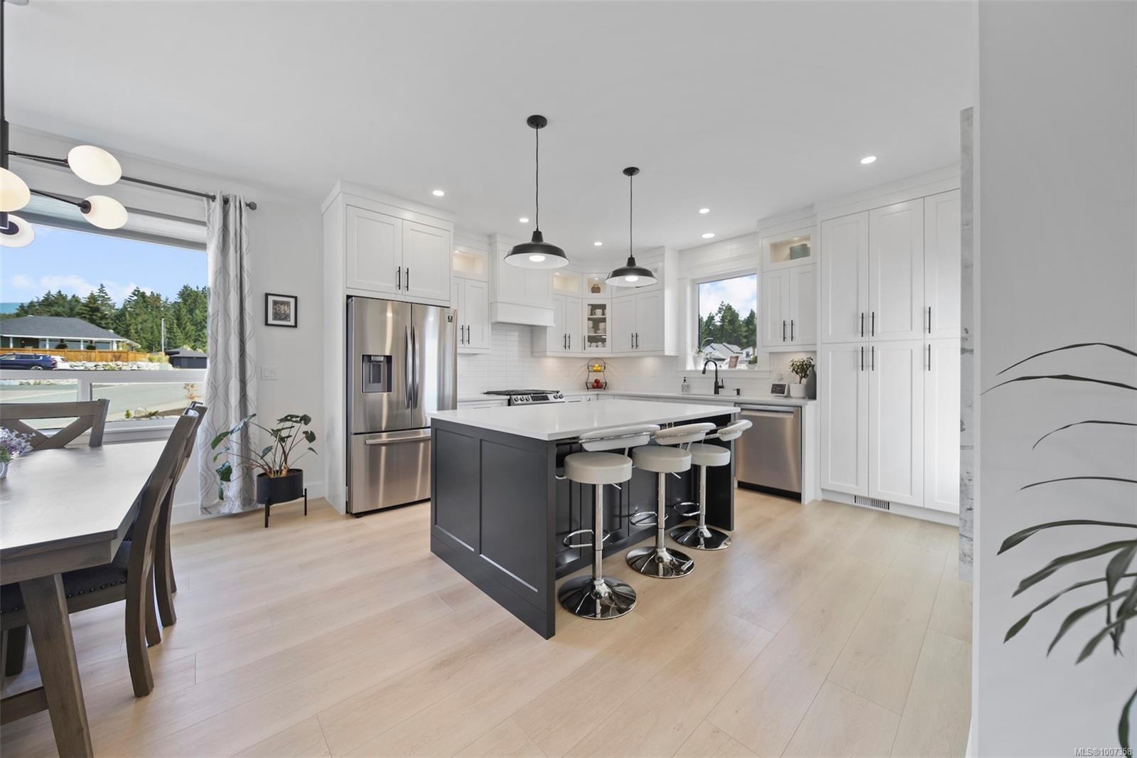 $1,049,000 - 3204 Fernwood Lane<br>British Columbia, V9Y 0C5