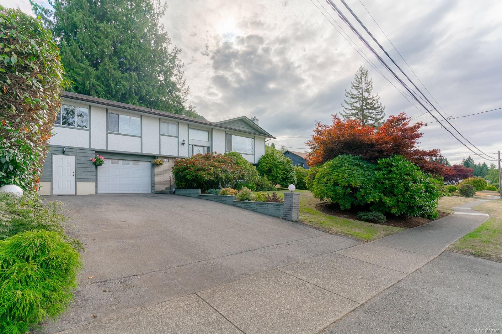 $825,000 - 450 Davis Rd<br>British Columbia, V9G 1V5