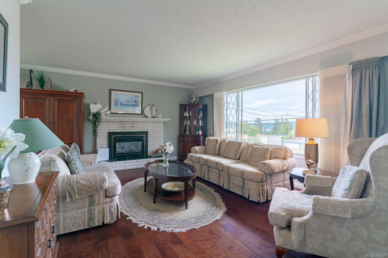 $825,000 - 450 Davis Rd<br>British Columbia, V9G 1V5