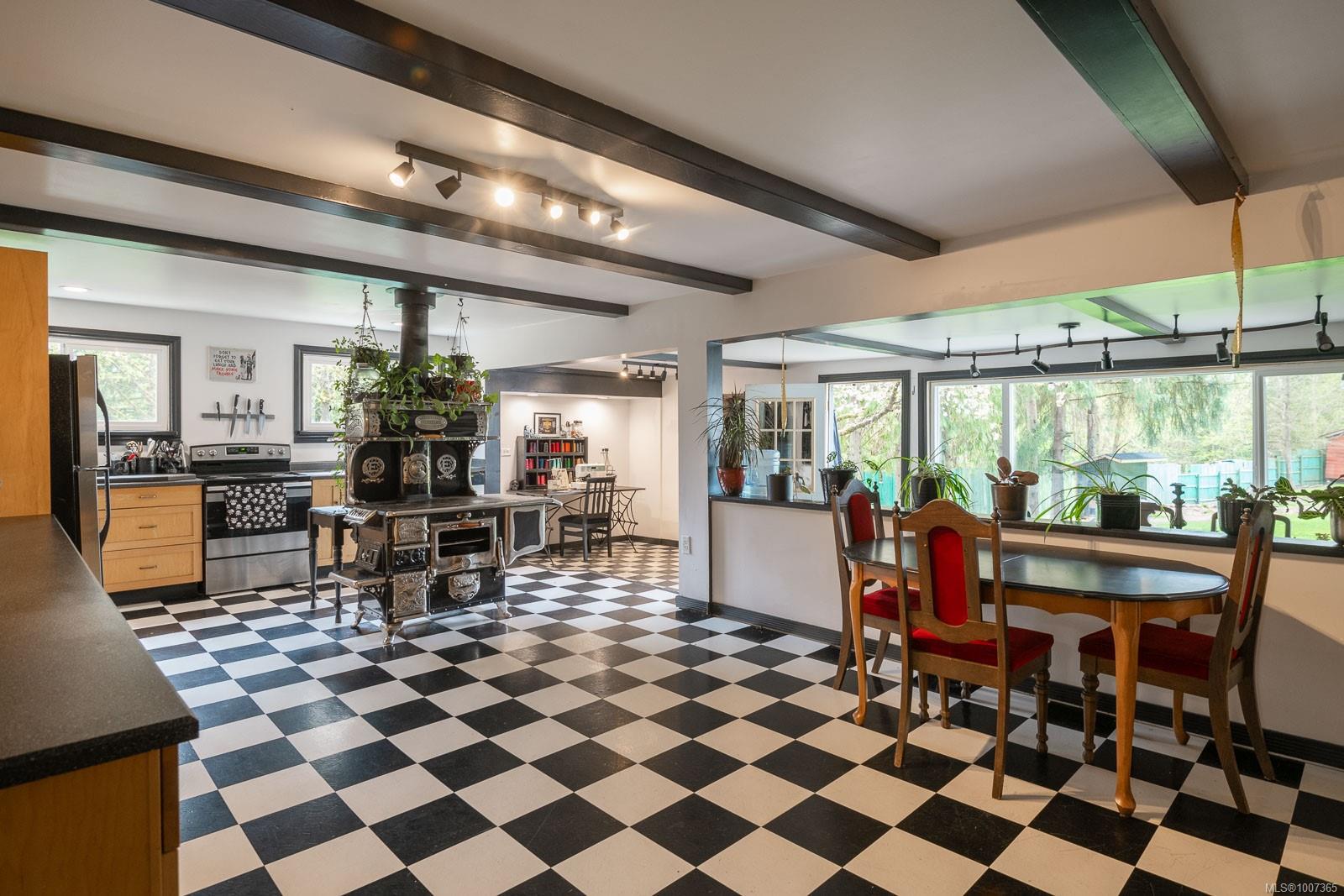 $649,900 - 8590 Bland Rd<br>British Columbia, V9Y 8N6