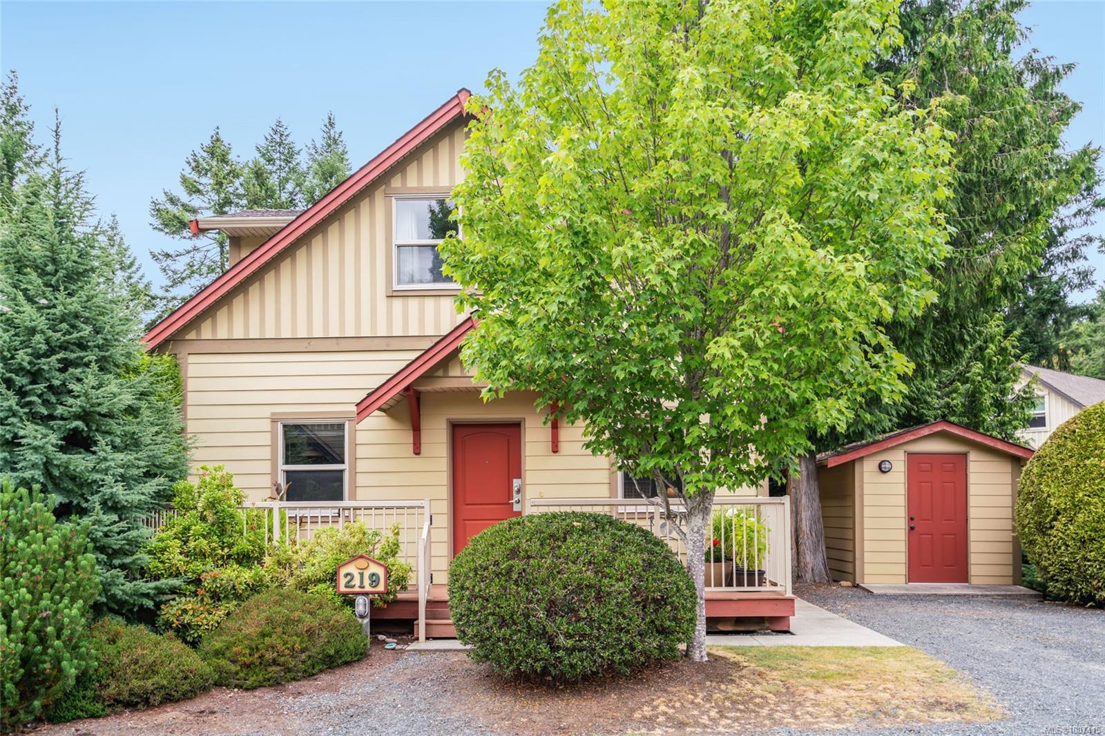 $725,000 - 1130 Resort Dr<br>British Columbia, V9P 2E3