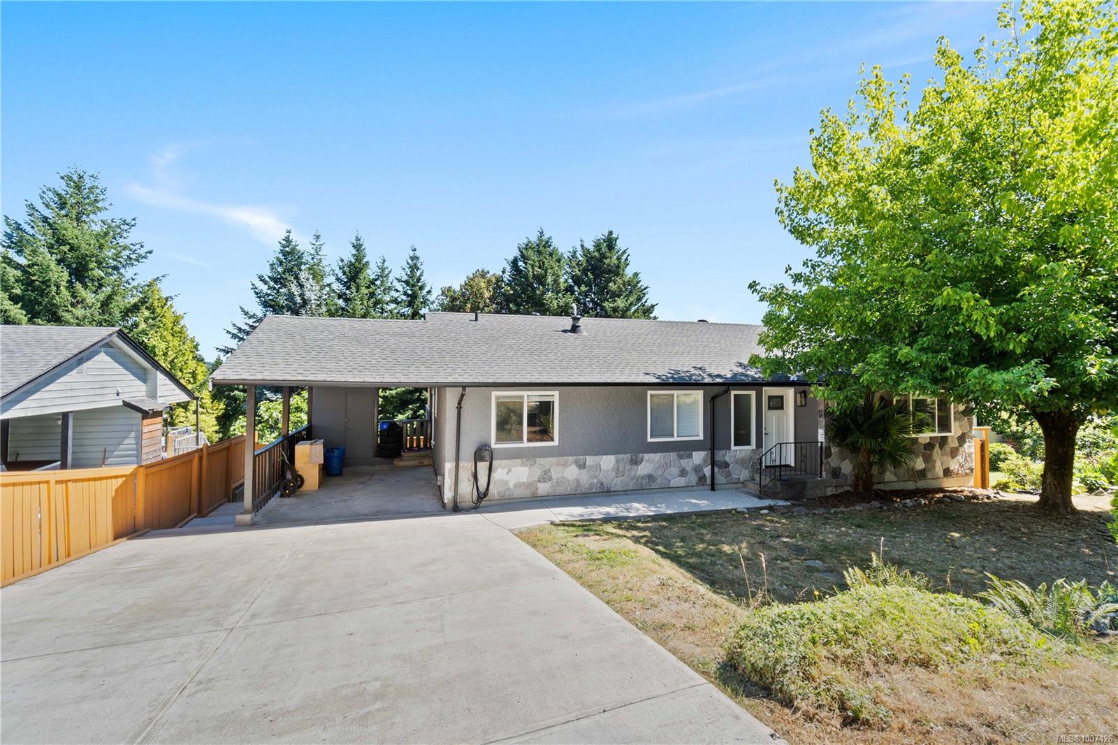 $825,000 - 125 Arbutus Cres<br>British Columbia, V9G 1T8