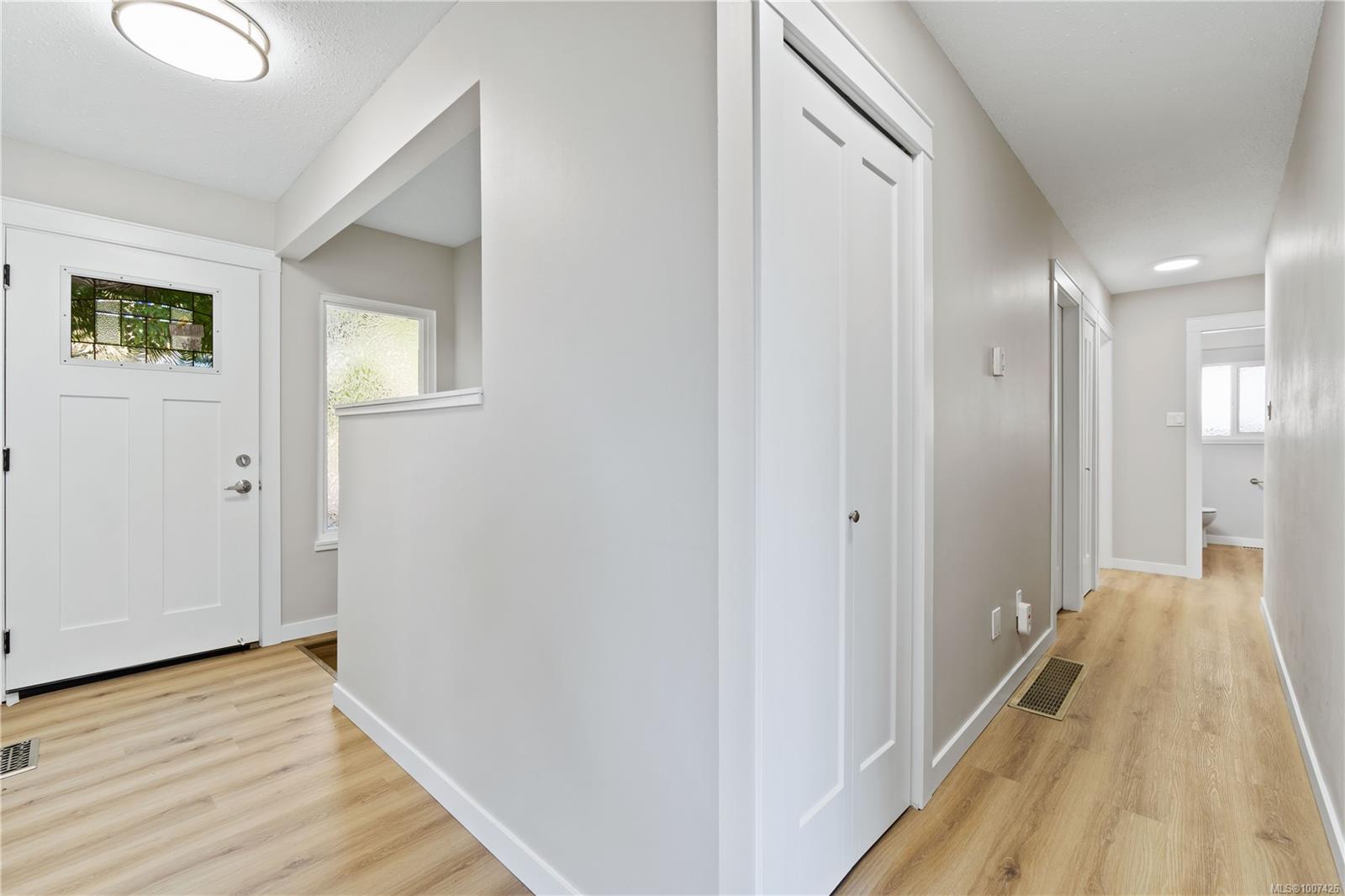 $825,000 - 125 Arbutus Cres<br>British Columbia, V9G 1T8