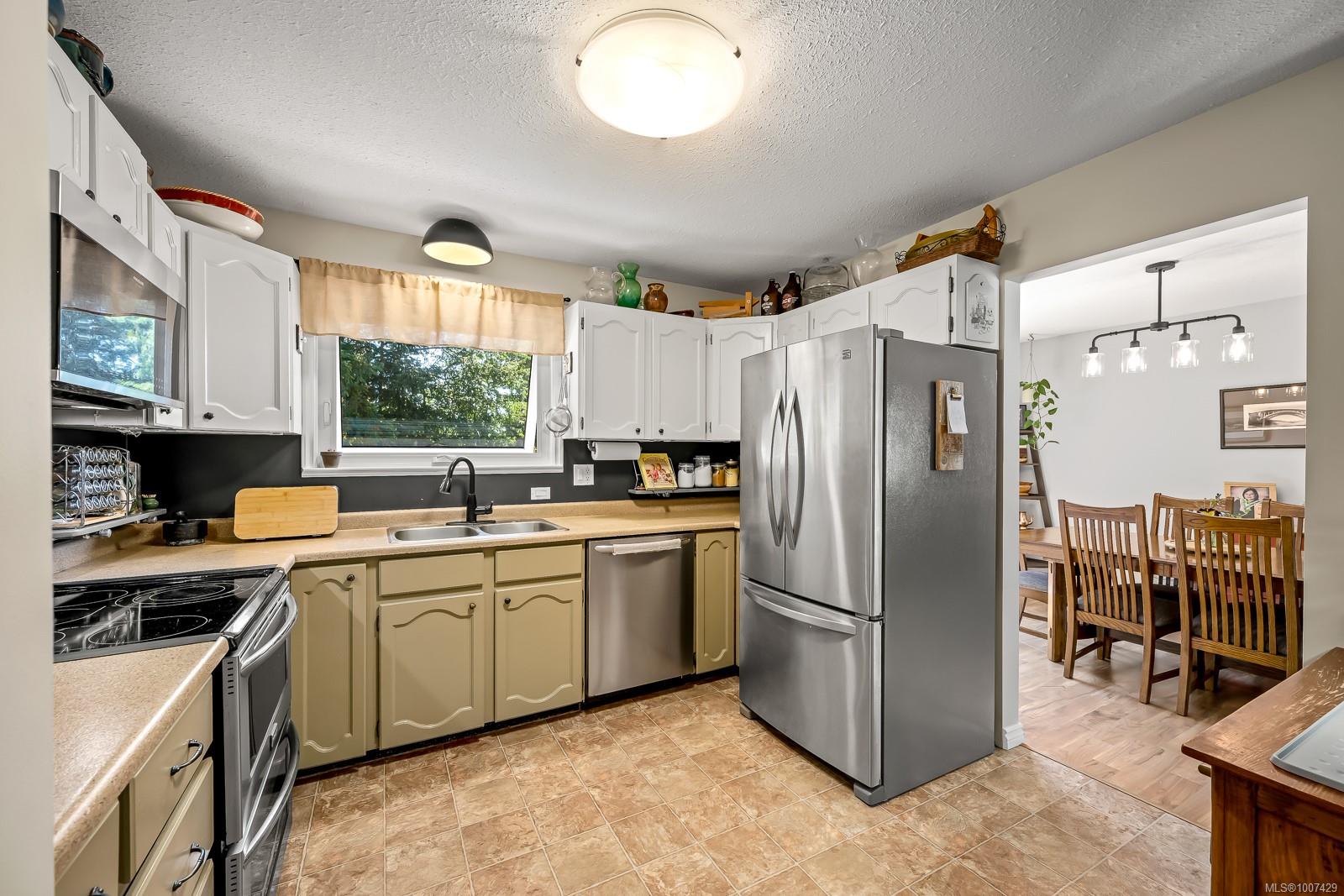$819,900 - 292 Nim Nim Pl<br>British Columbia, V9N 8A5