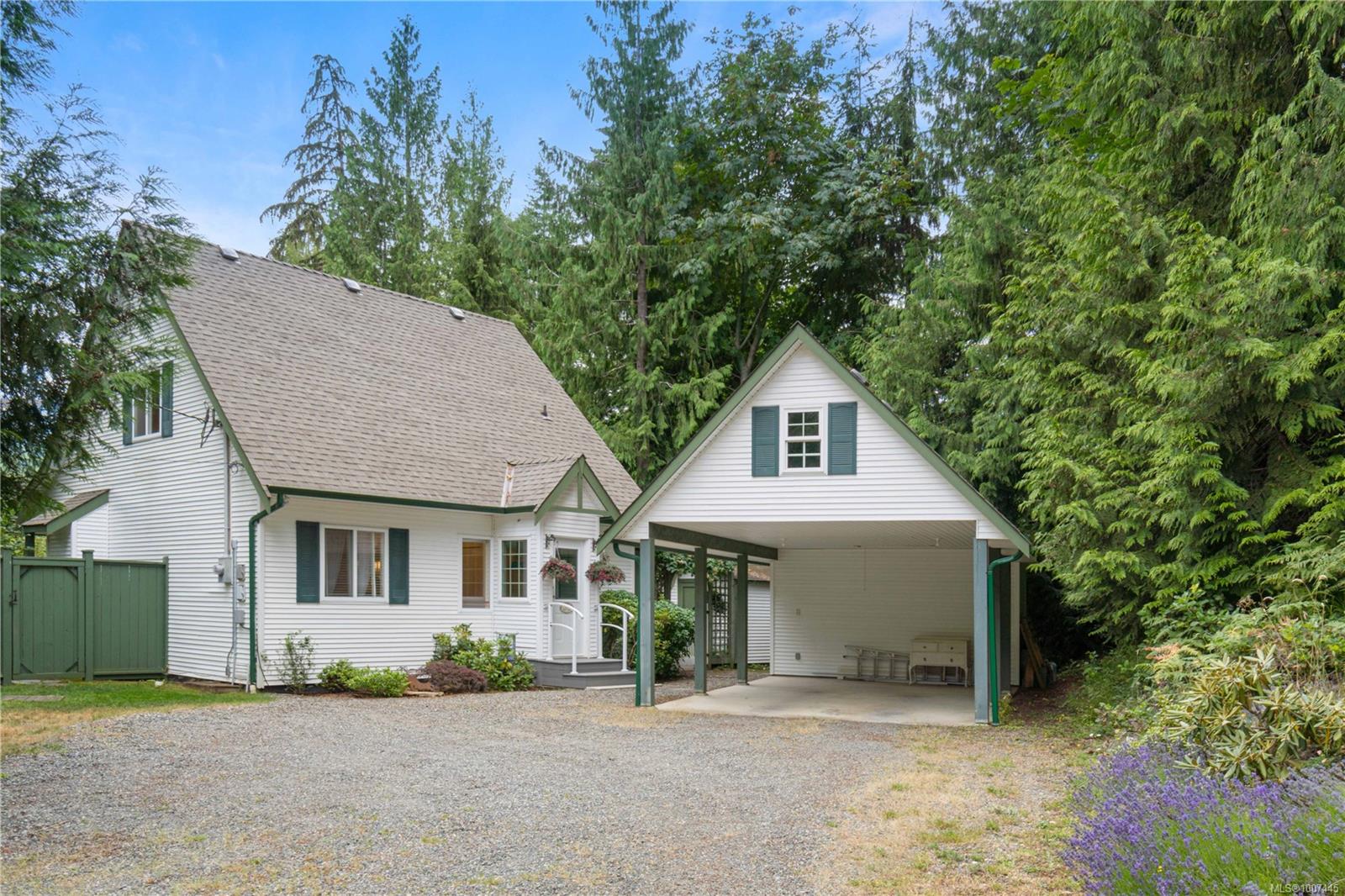 $725,000 - 1651 Abbey Rd<br>British Columbia, V9K 2S3