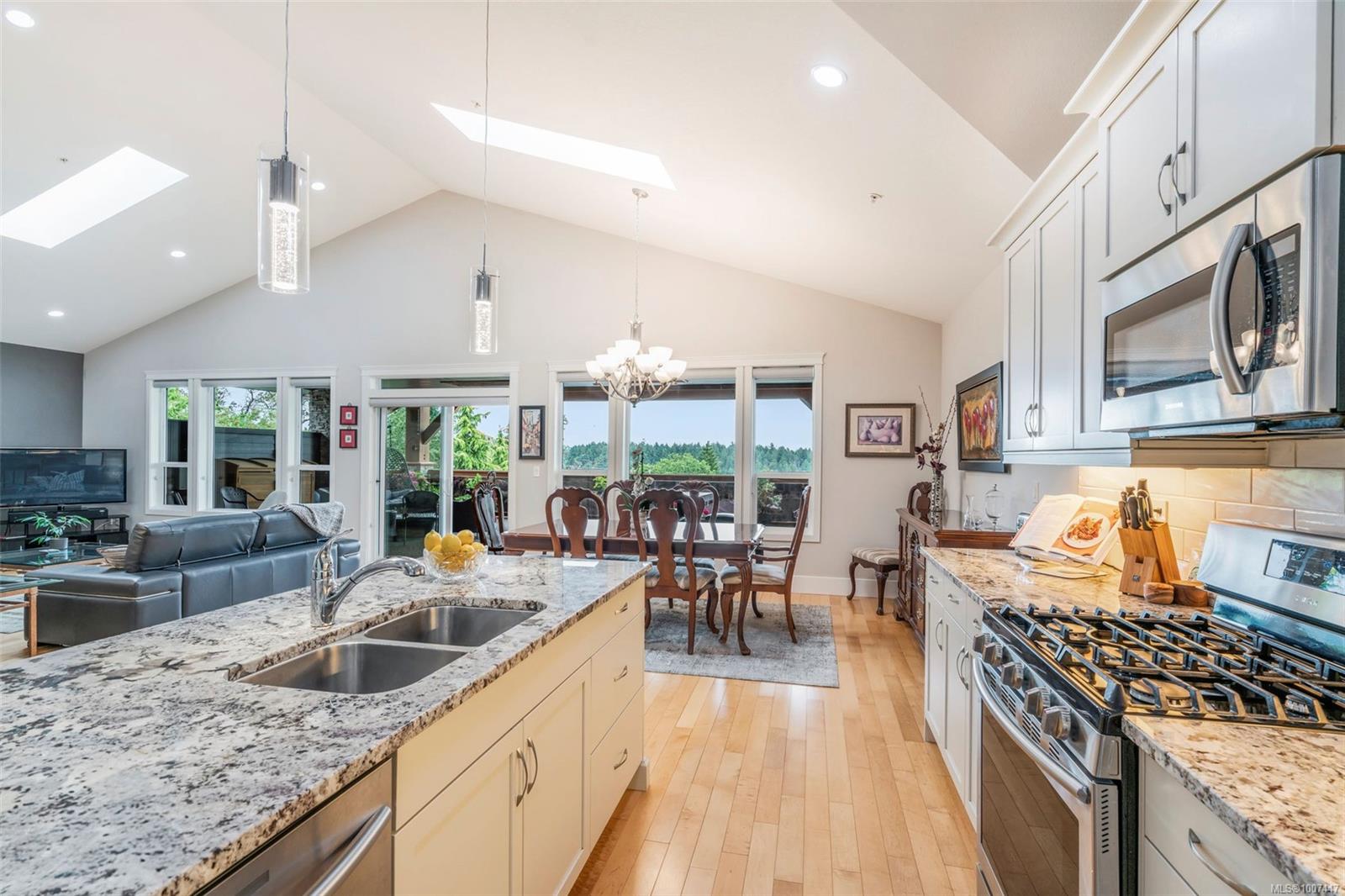 $689,900 - 679 Terminal Ave<br>British Columbia, V9S 4K1