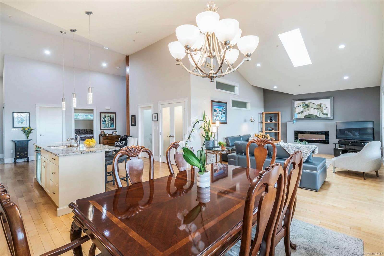 $689,900 - 679 Terminal Ave<br>British Columbia, V9S 4K1