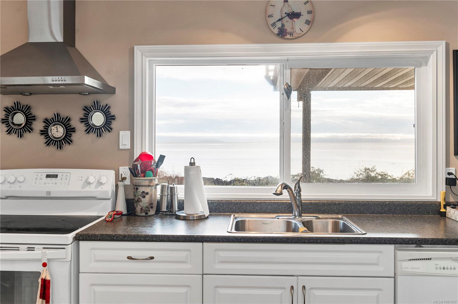 $899,800 - 4007 Island Hwy<br>British Columbia, V9H 1G4