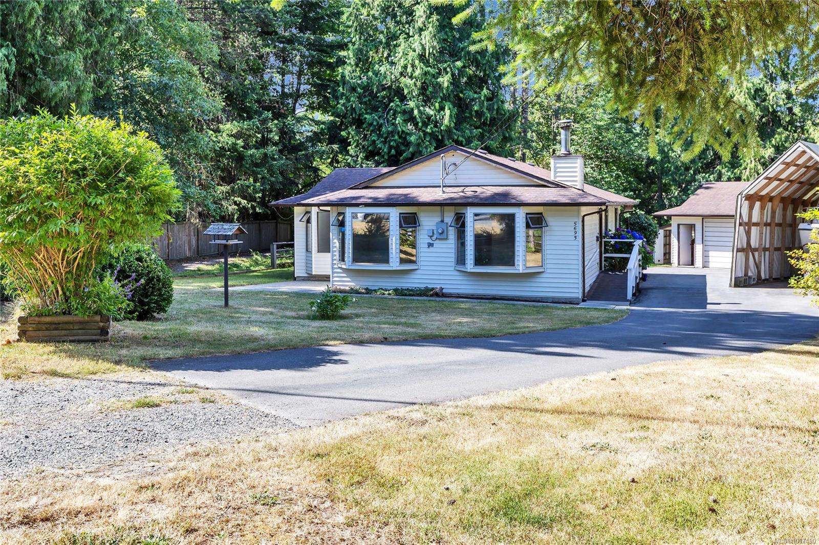 5693 Amsterdam Cres, Na Pleasant Valley real estate property for sale in Nanaimo British Columbia, V9T 2M8