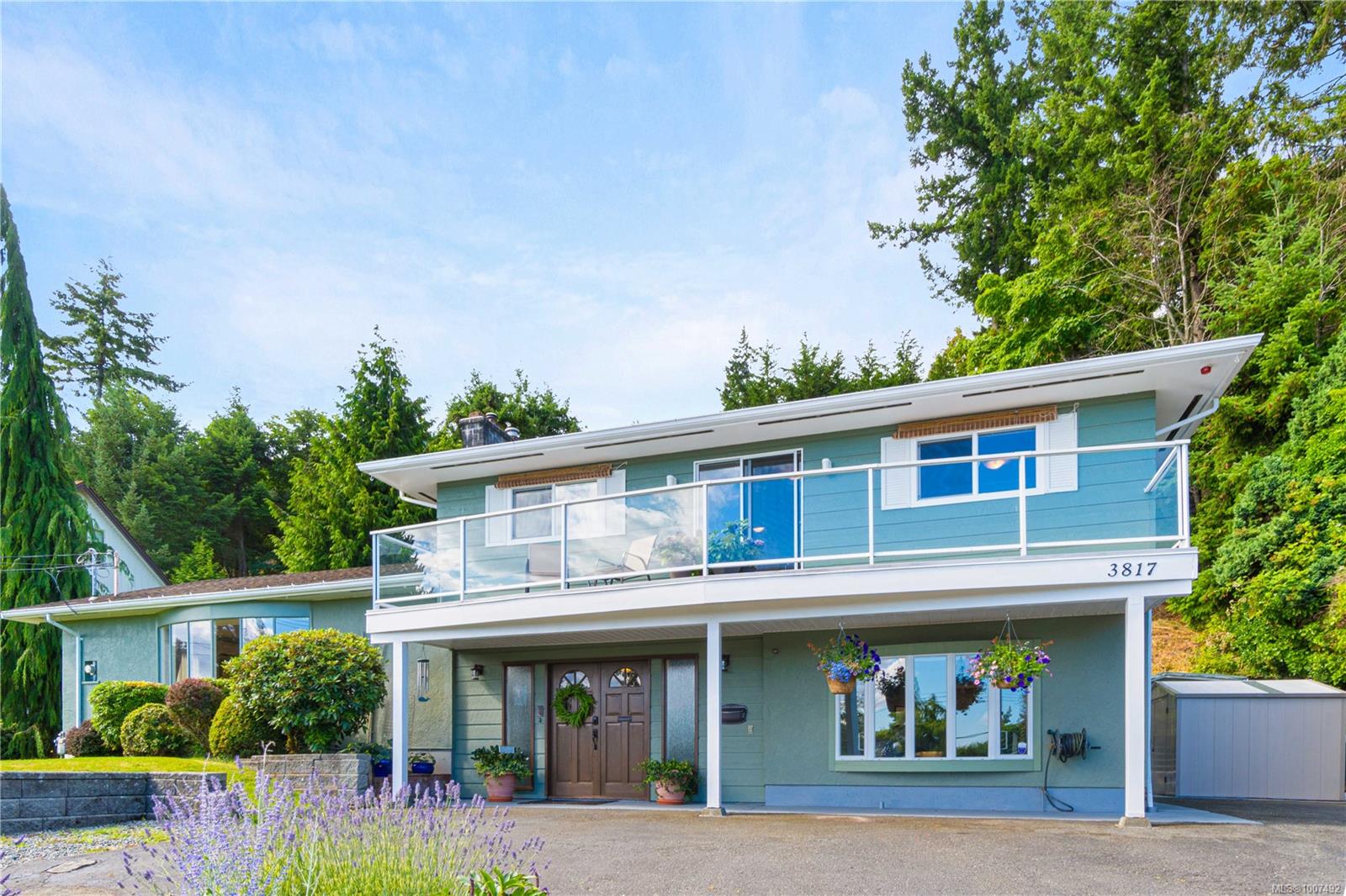 $1,095,000 - 3817 Hammond Bay Rd<br>British Columbia, V9T 1G4