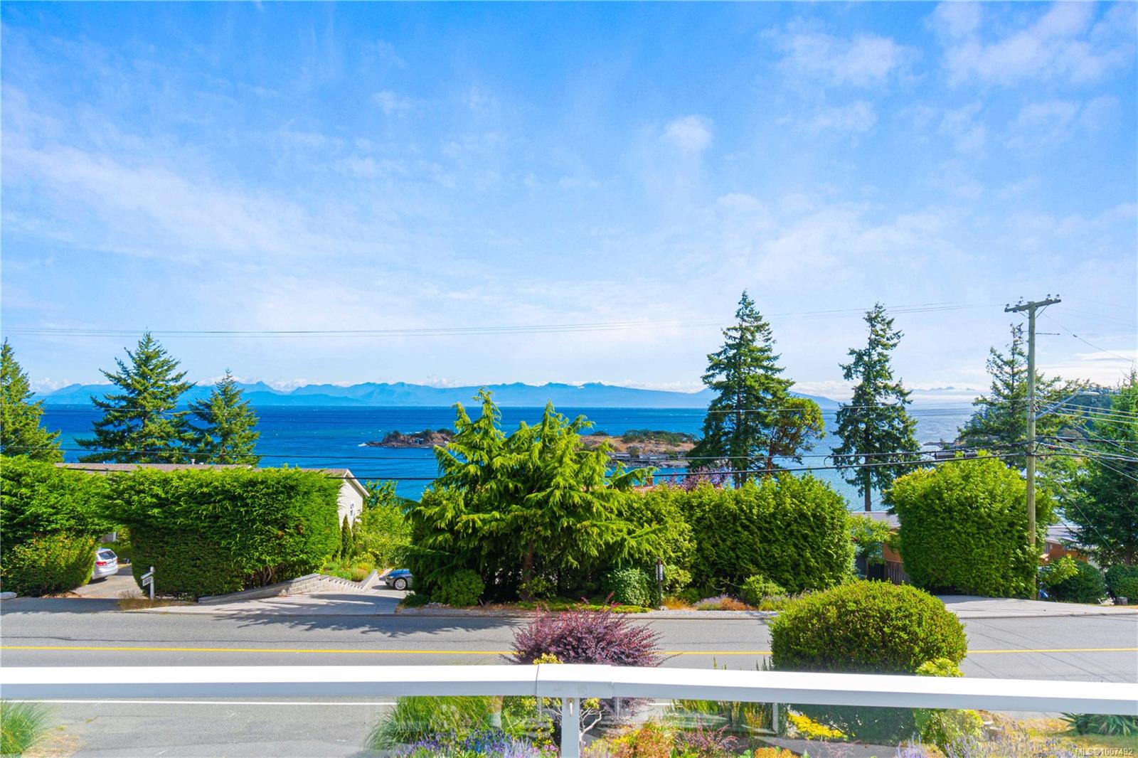 $1,095,000 - 3817 Hammond Bay Rd<br>British Columbia, V9T 1G4