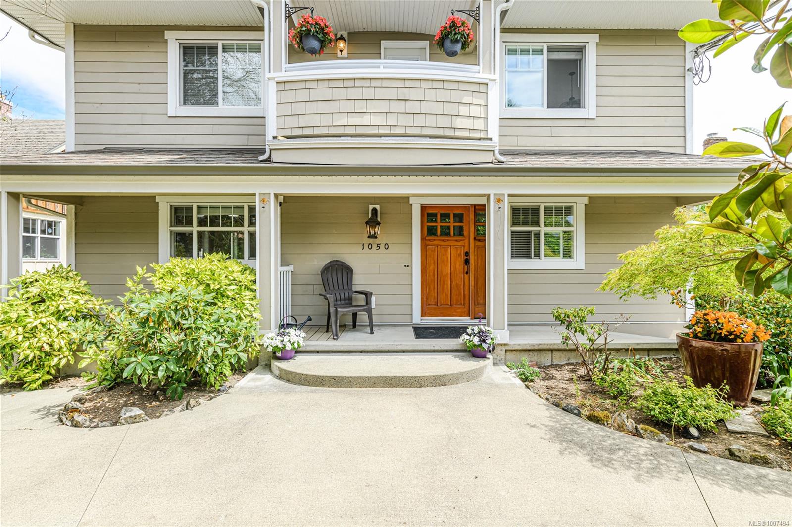 $1,175,000 - 1050 Holmes St<br>British Columbia, V9L 2C8