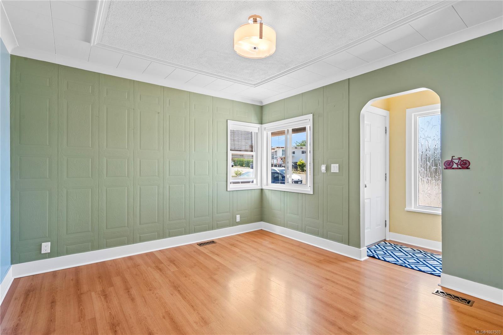 $489,000 - 3773 14th Ave<br>British Columbia, V9Y 5B8