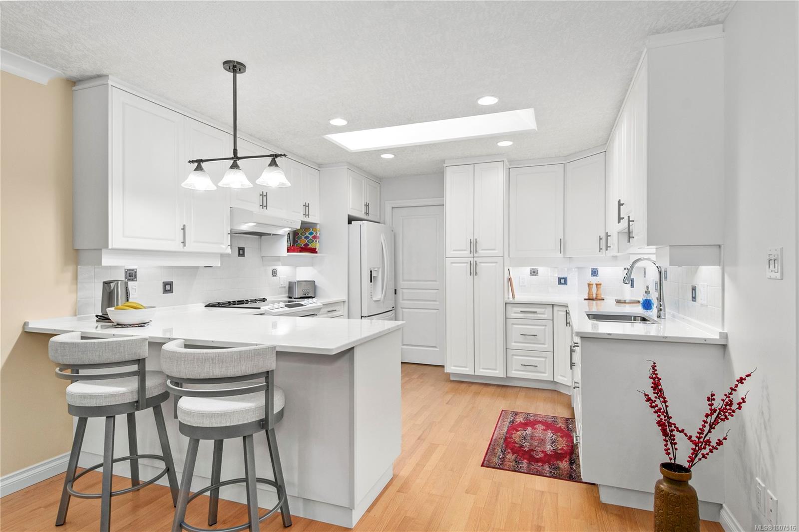 $589,000 - 794 Marguerite Rd<br>British Columbia, V9W 3K5