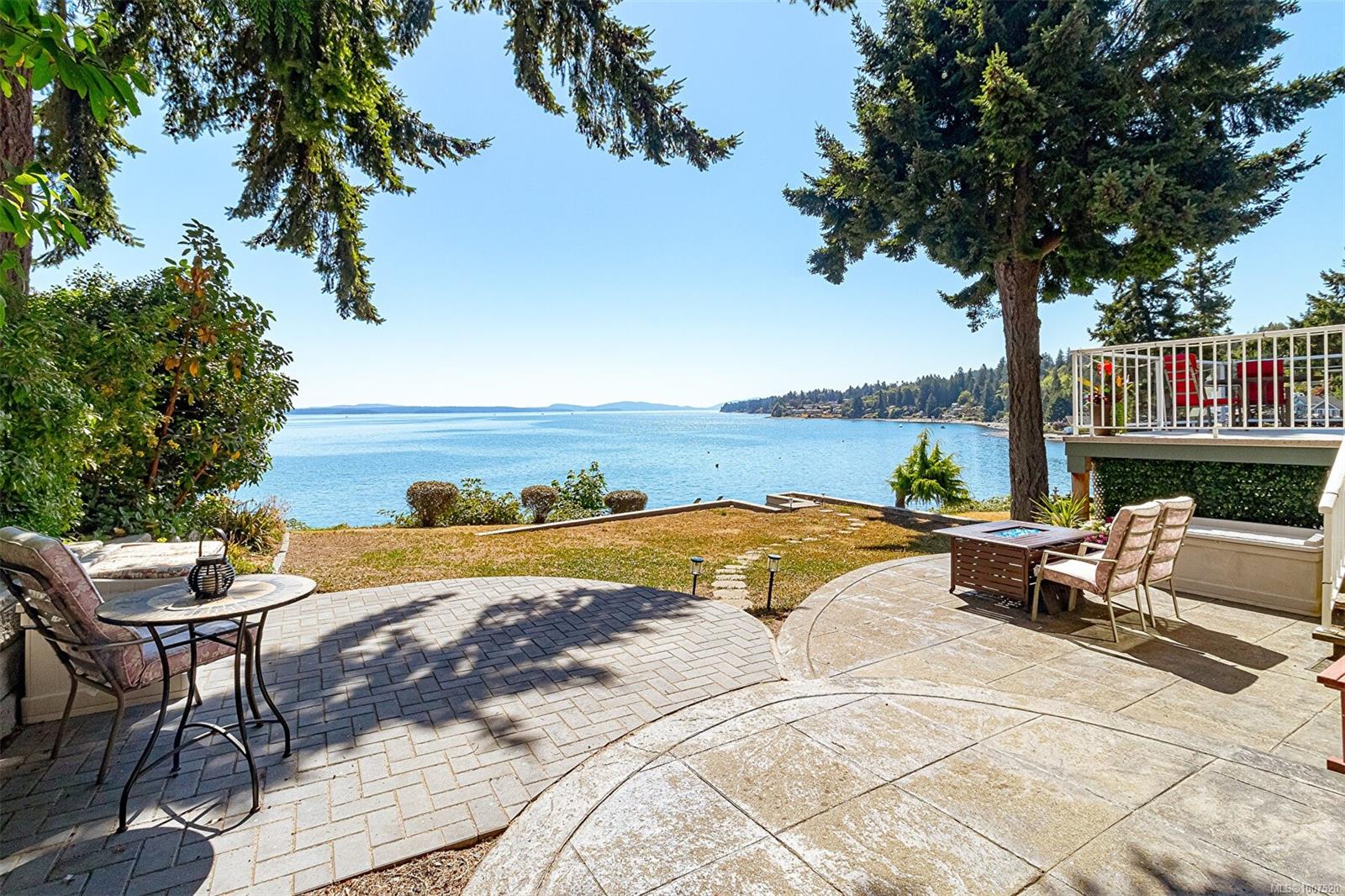 $1,899,000 - 297 Gill Rd<br>British Columbia, V9G 1X9