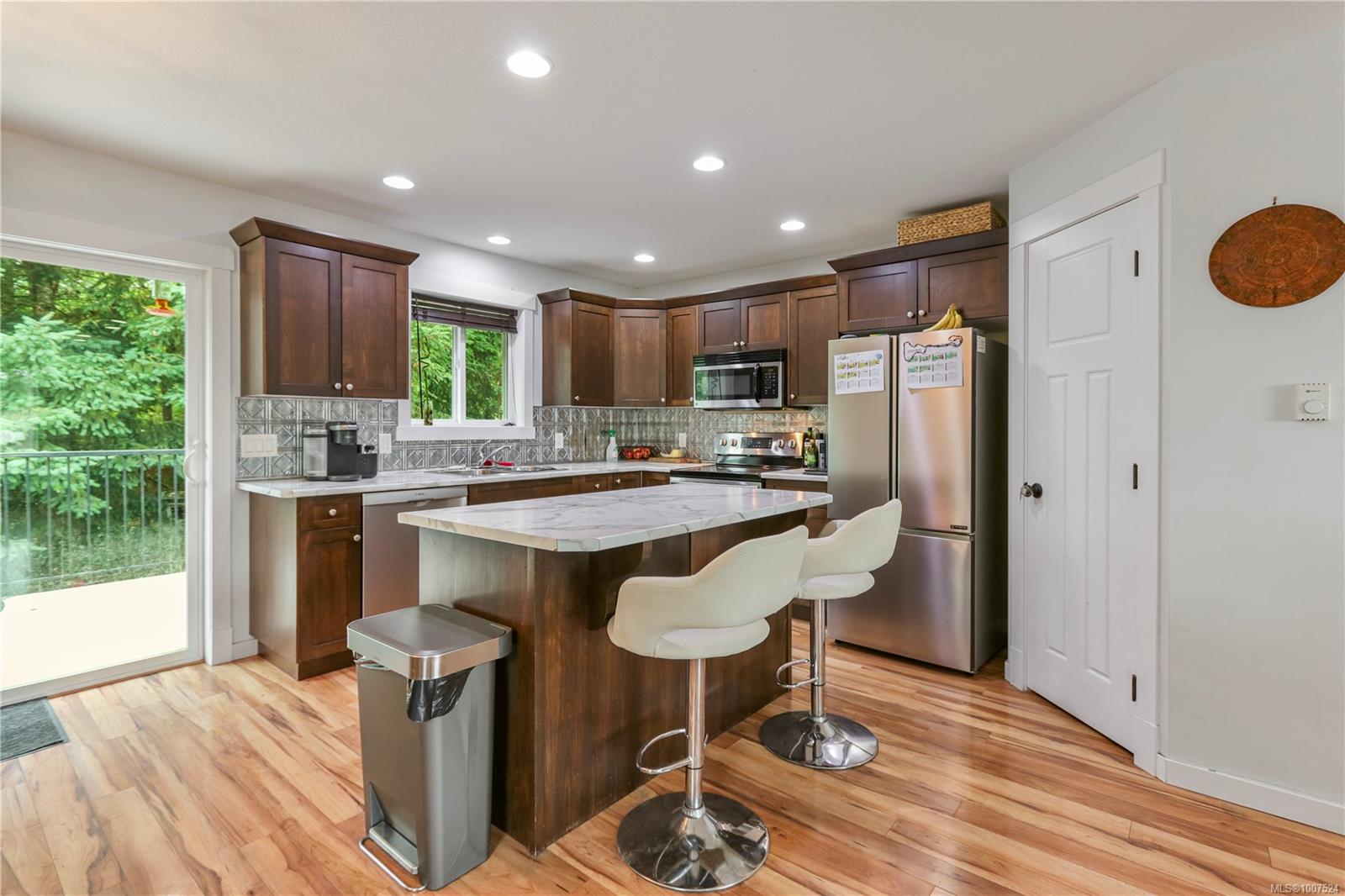 $899,900 - 1069 Southwood Dr<br>British Columbia, V9R 0B2