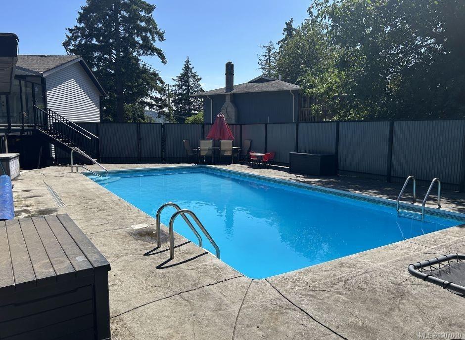 $824,900 - 1732 James Way<br>British Columbia, V9S 2S2