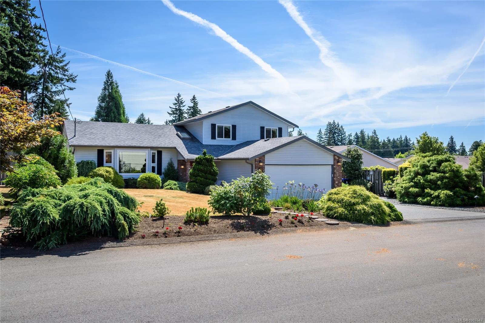 $949,000 - 2069 Gull Ave<br>British Columbia, V9M 1L5