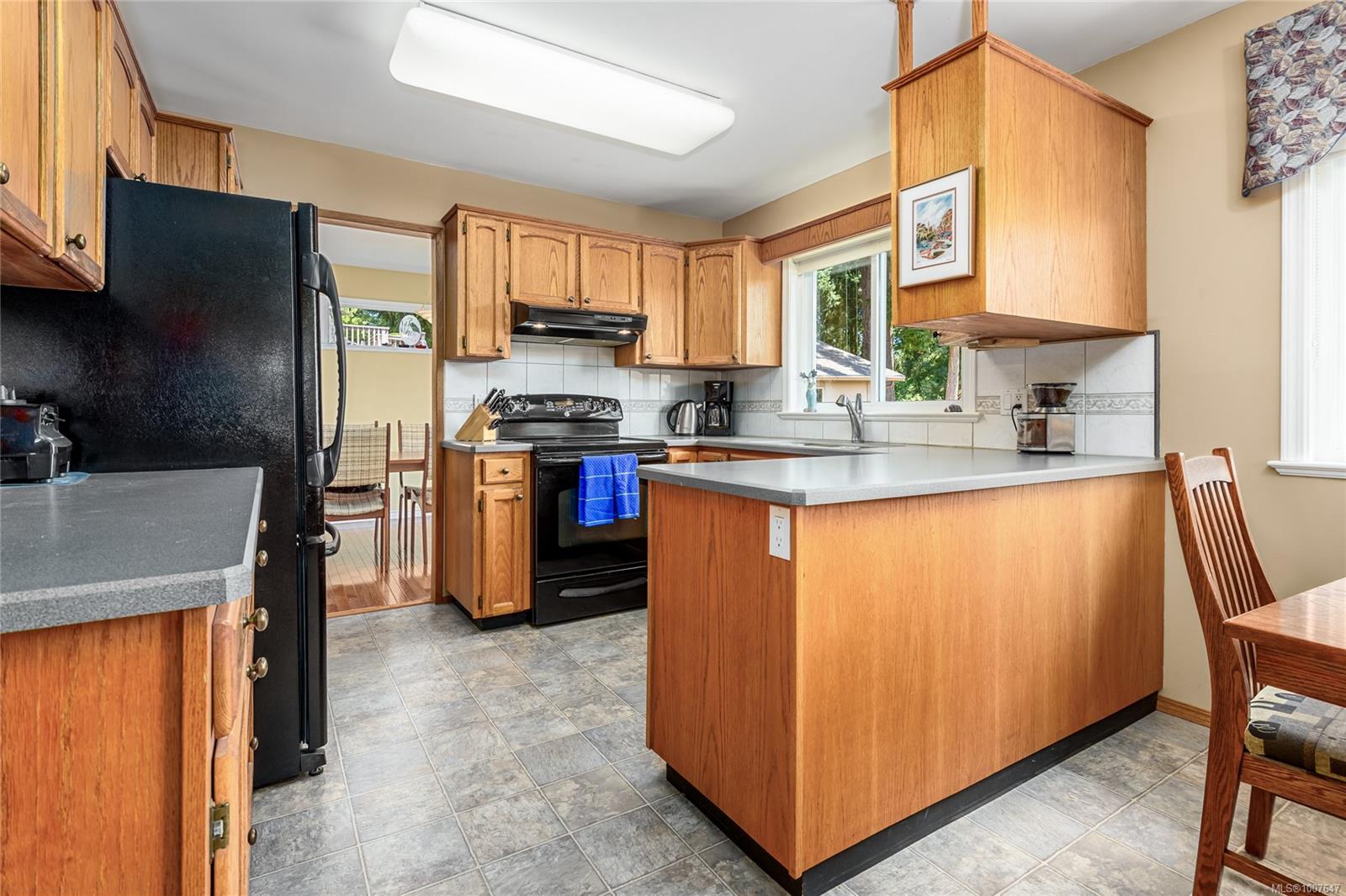 $949,000 - 2069 Gull Ave<br>British Columbia, V9M 1L5