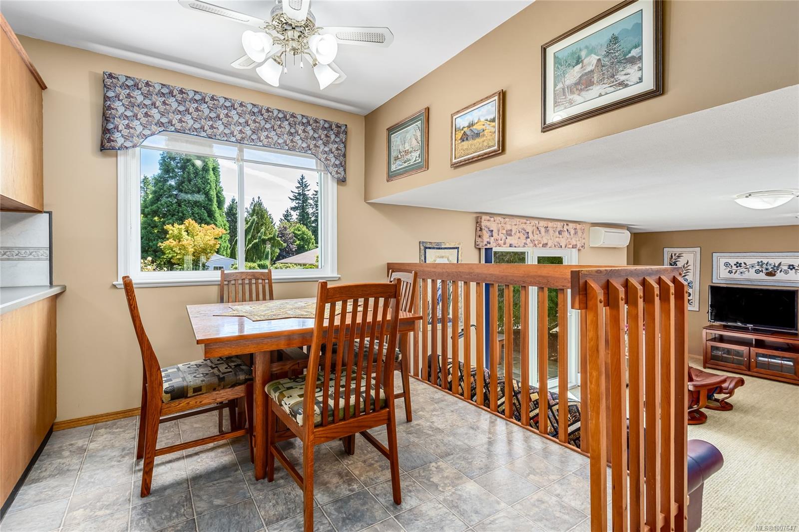 $949,000 - 2069 Gull Ave<br>British Columbia, V9M 1L5