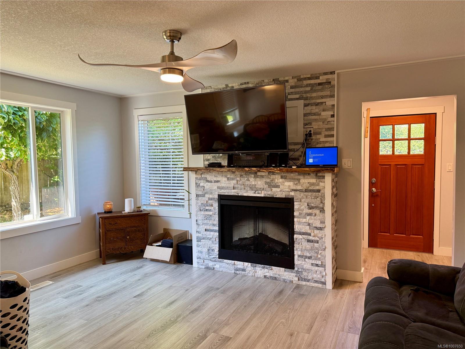 $439,900 - 4021 8th Ave<br>British Columbia, V9Y 4S3