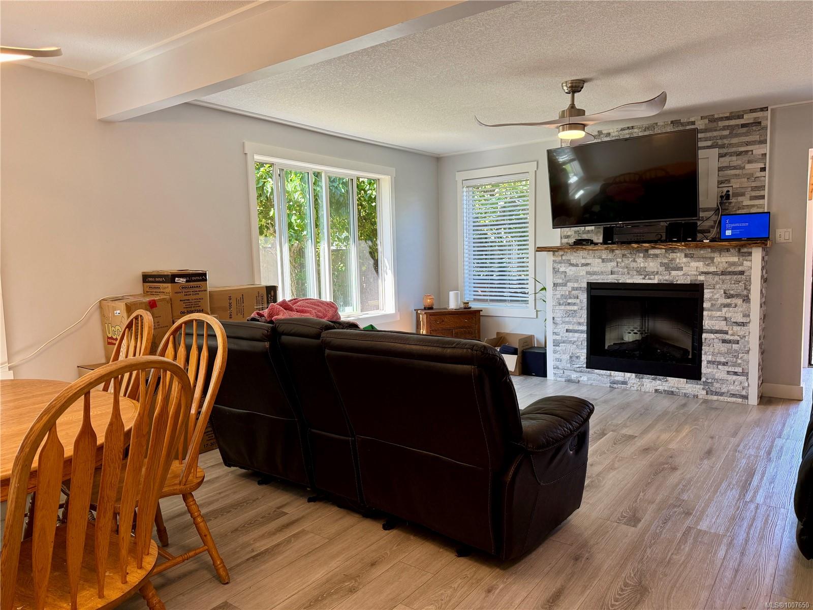$439,900 - 4021 8th Ave<br>British Columbia, V9Y 4S3