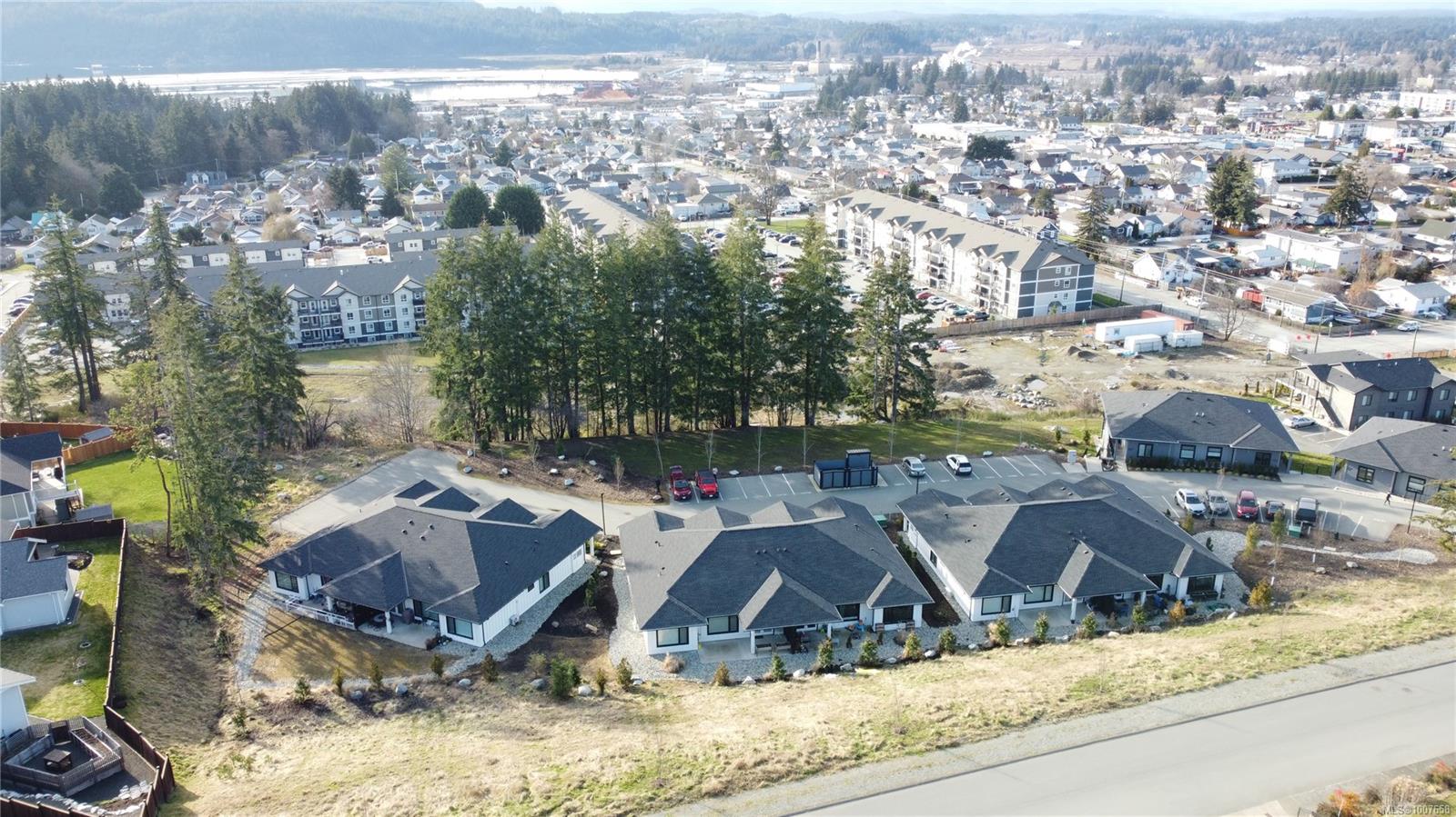 $575,000 - 3590 16th Ave<br>British Columbia, V9Y 7L9