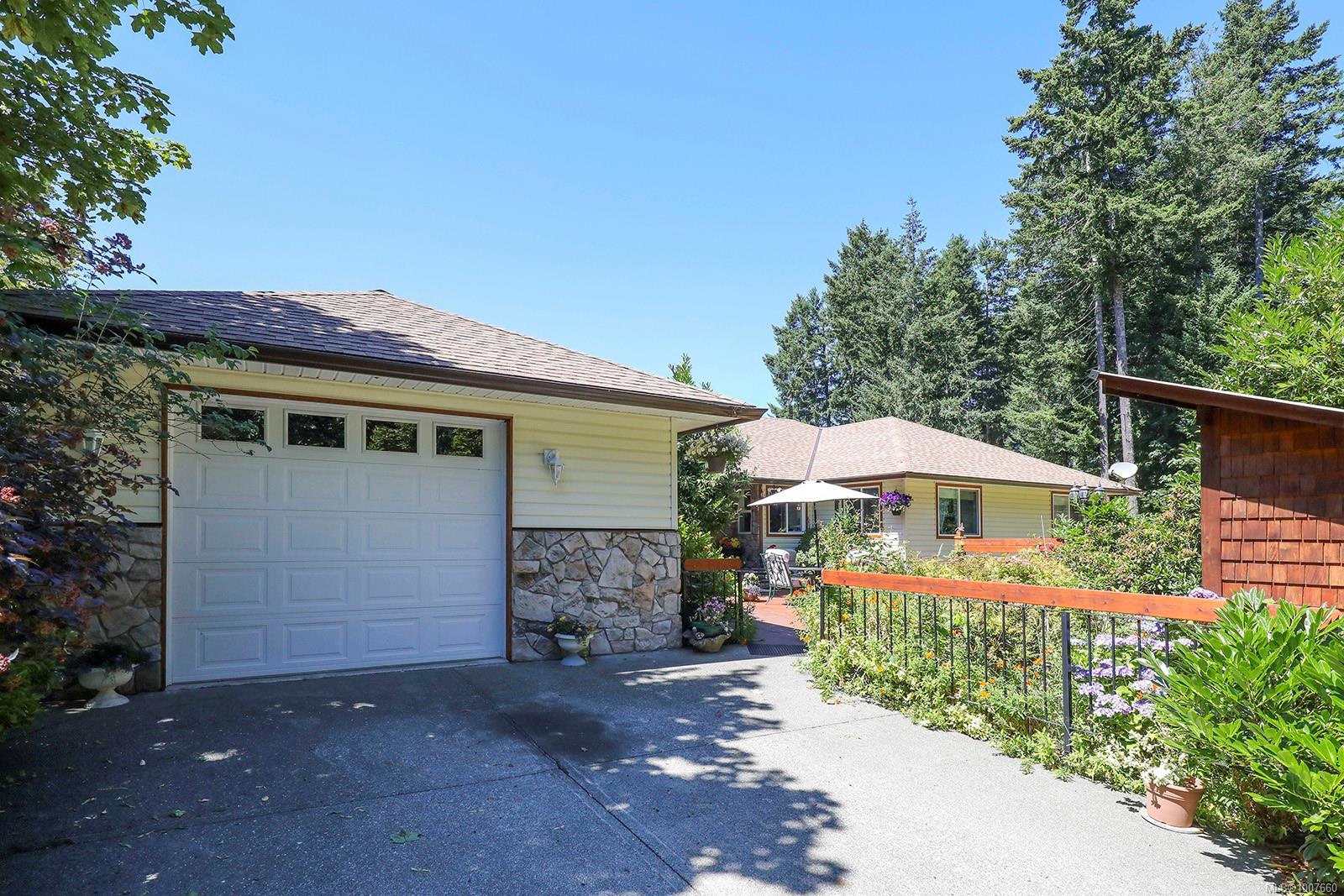 $1,574,900 - 6411 Bishop Rd<br>British Columbia, V9J 1V3