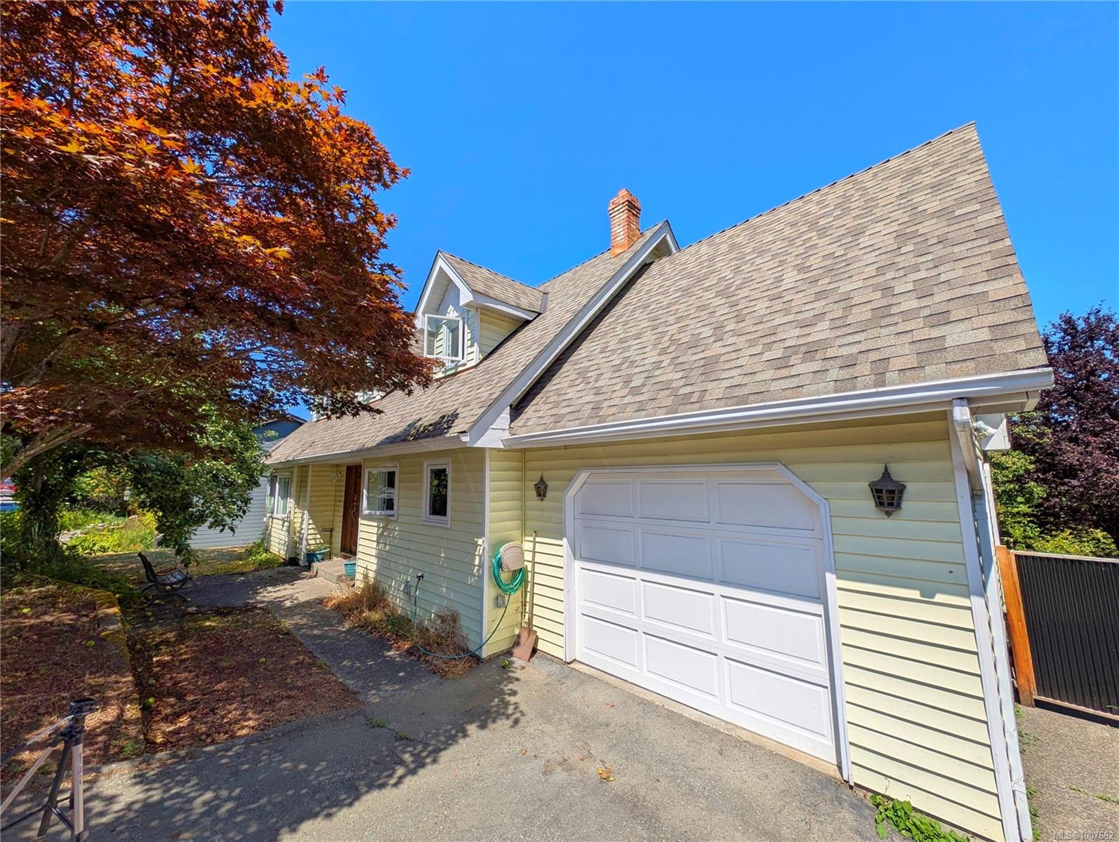 $939,000 - 618 Beach Dr<br>Nanaimo, British Columbia, V9S 2X9