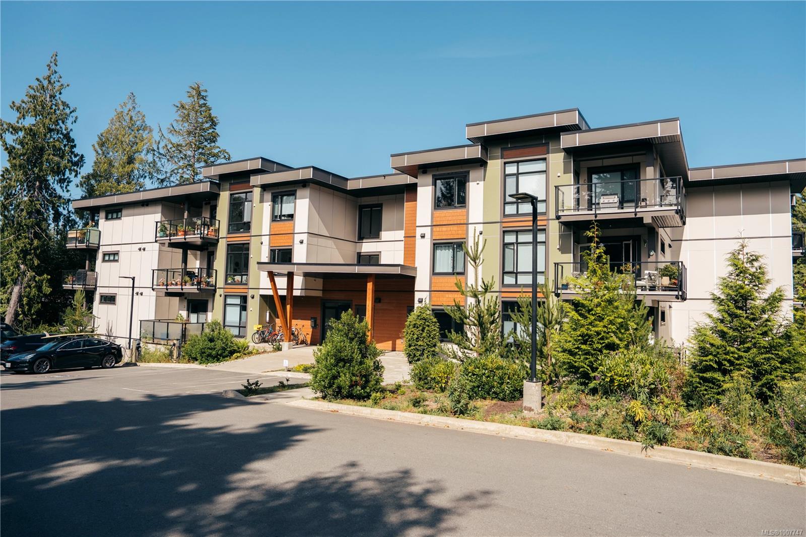 $849,000 - 700 Yew Wood Rd<br>Tofino, British Columbia, V0R 2Z0