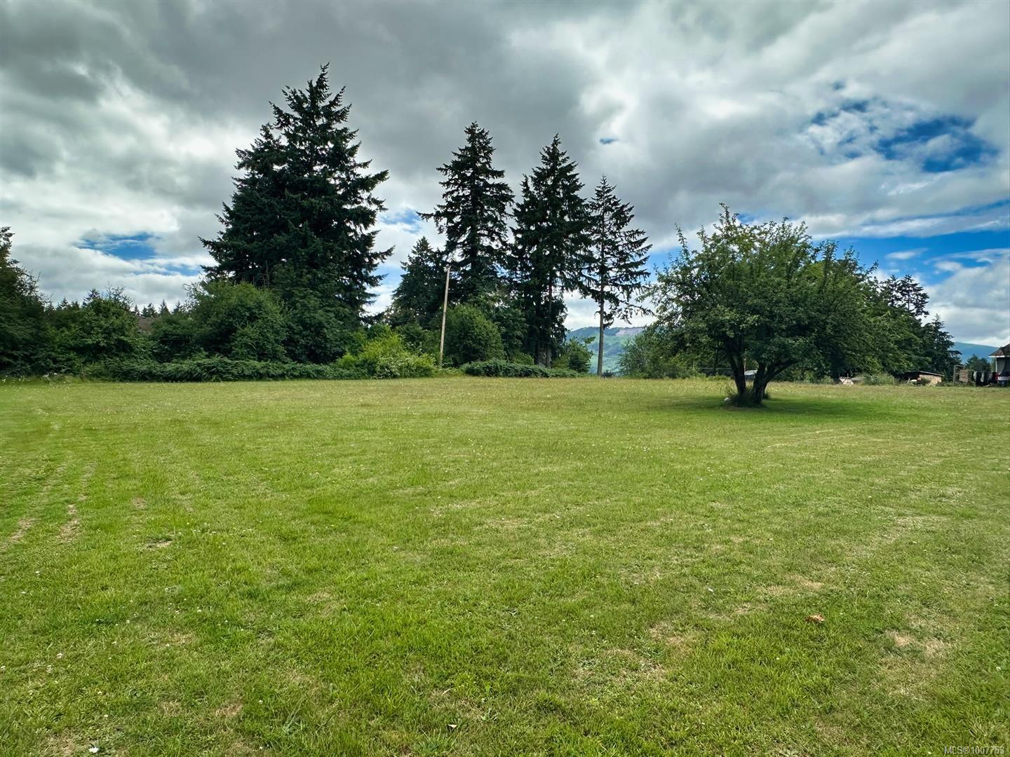 $1,828,000 - 4970 Wilson Rd<br>British Columbia, V9L 6L5