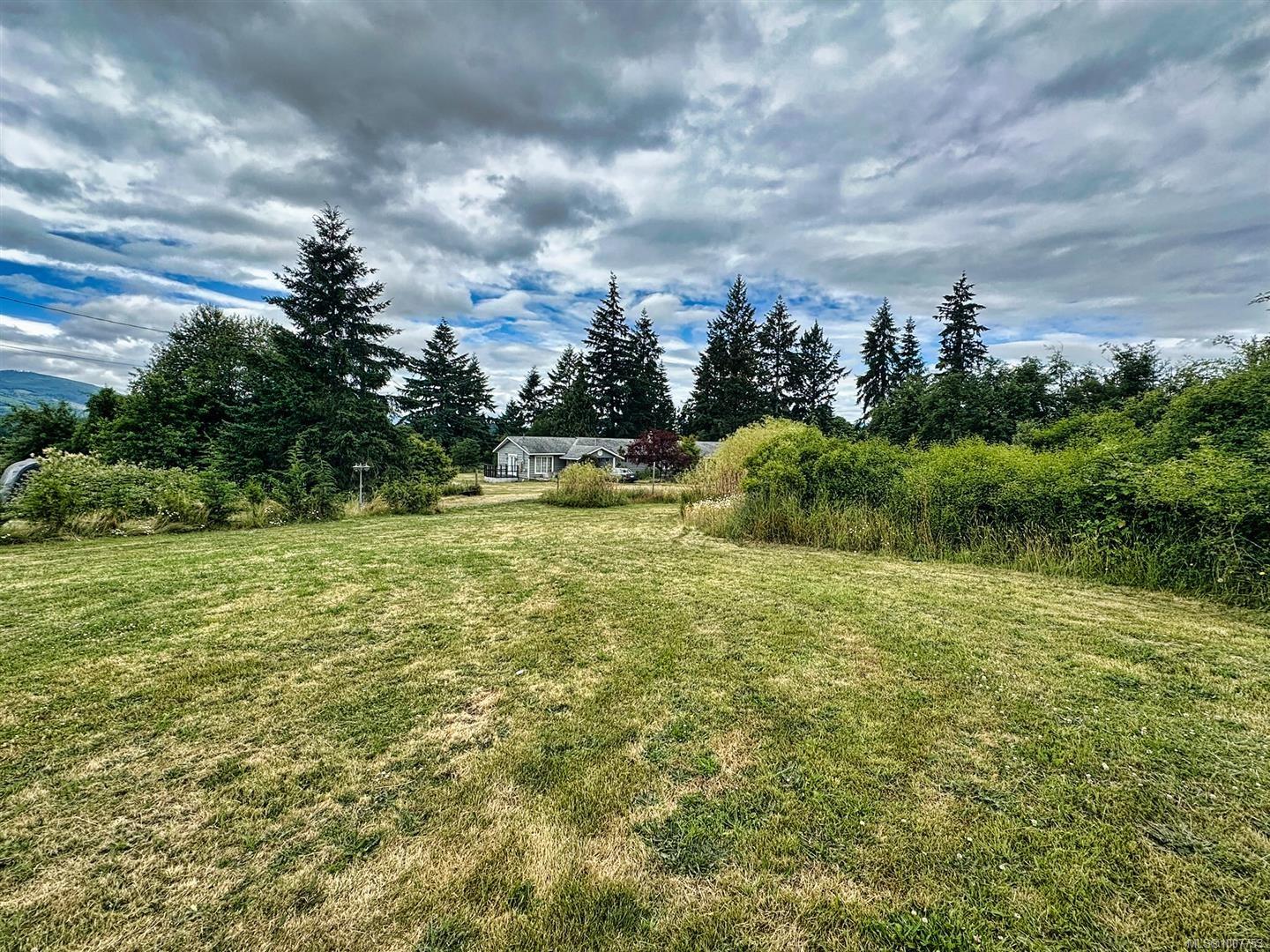 $1,828,000 - 4970 Wilson Rd<br>British Columbia, V9L 6L5