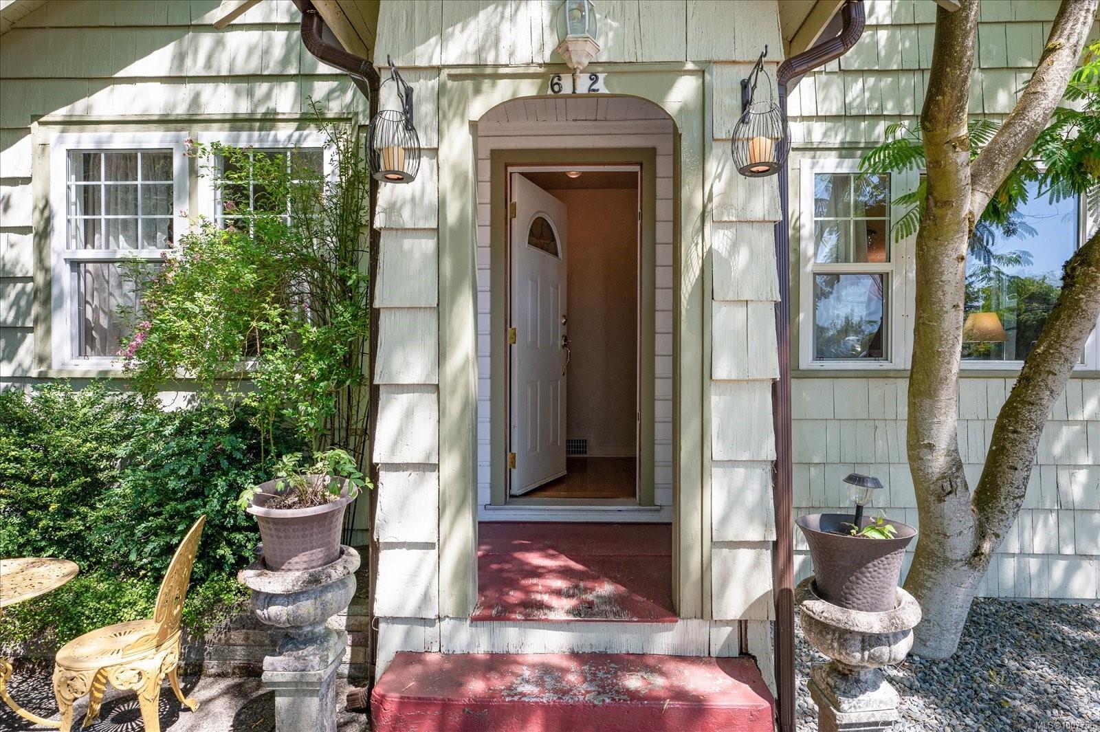 $645,800 - 612 Fourth St<br>British Columbia, V9R 1T7