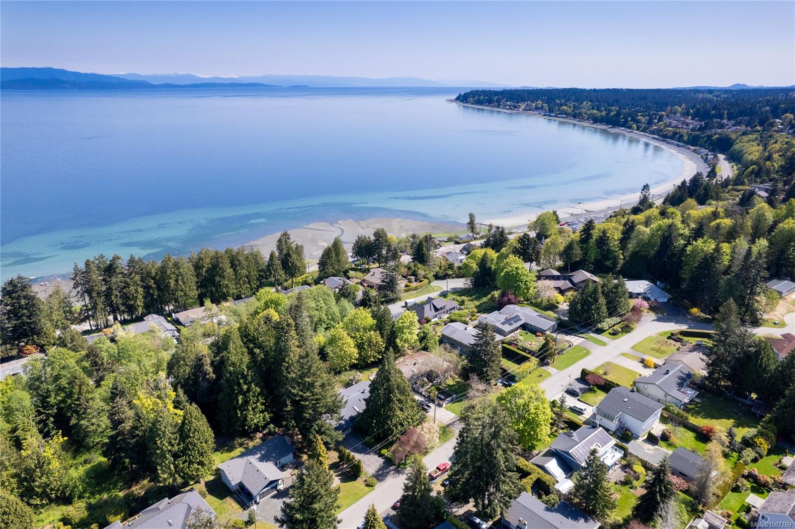 $1,180,000 - 651 Belyea Rd<br>British Columbia, V9K 1H4
