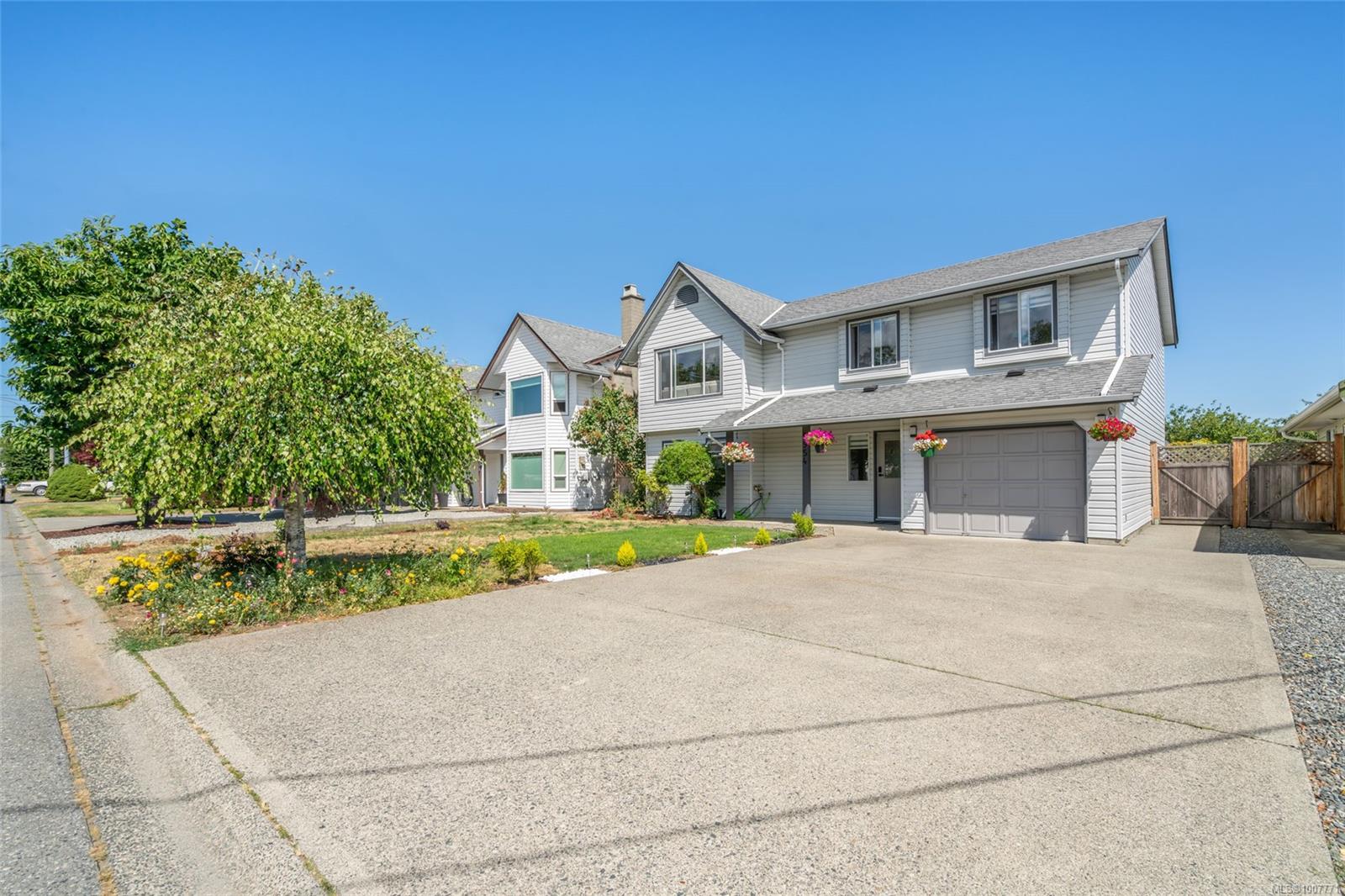 $995,000 - 5954 Broadway Rd<br>British Columbia, V9V 1C9