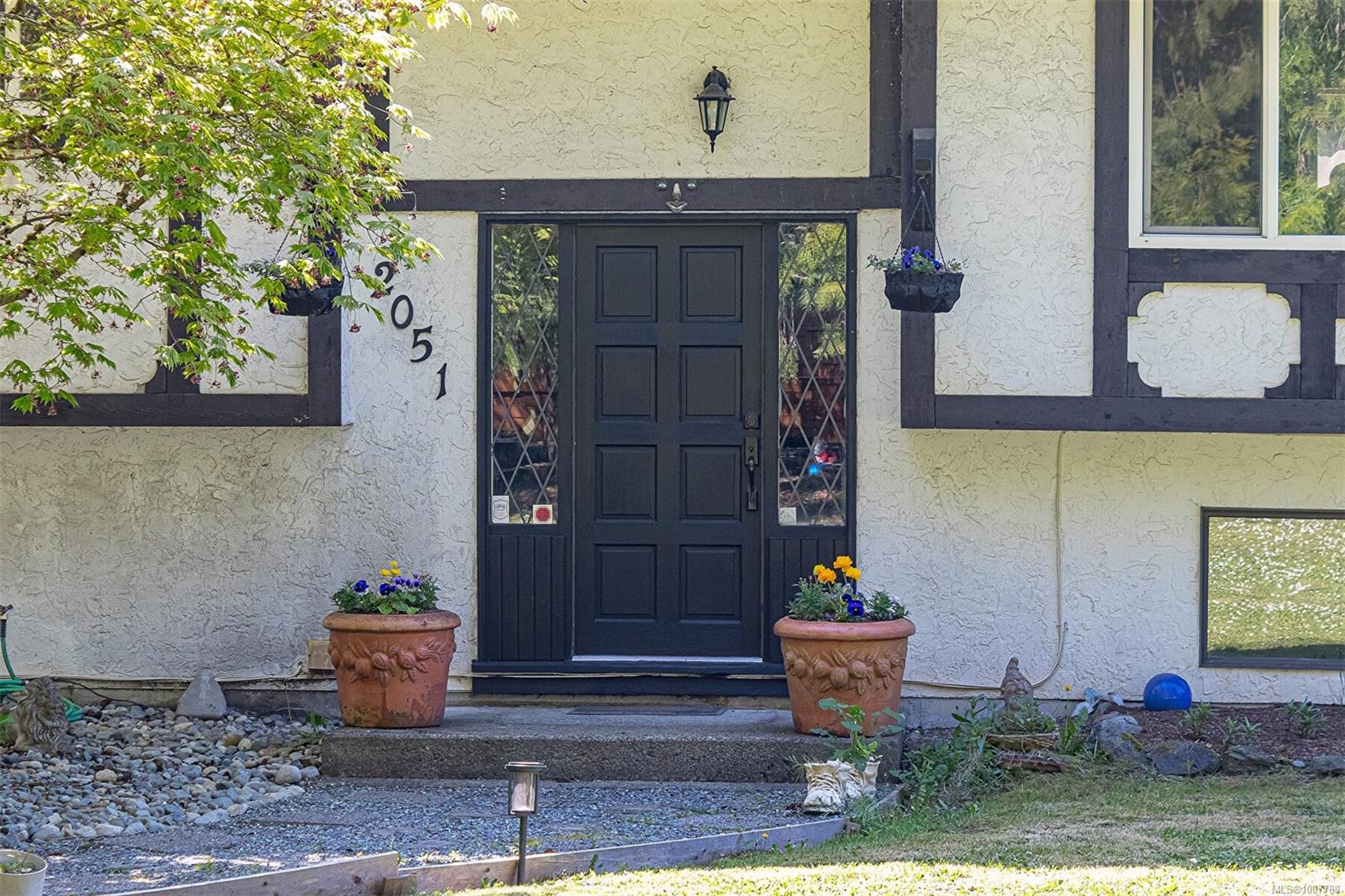 $789,500 - 2051 Cedar Rd<br>British Columbia, V9X 1J6