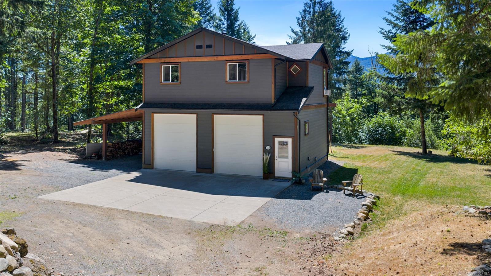 $988,000 - 4379 Irvine Dr<br>British Columbia, V9L 6G5