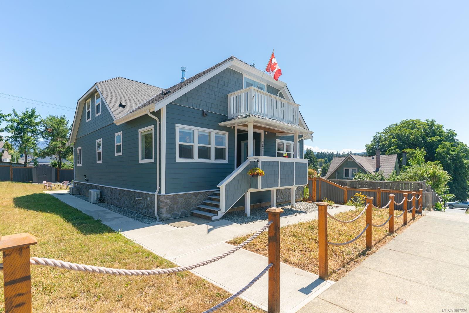 $949,500 - 3807 5th Ave<br>Port Alberni, British Columbia, V9Y 4K5