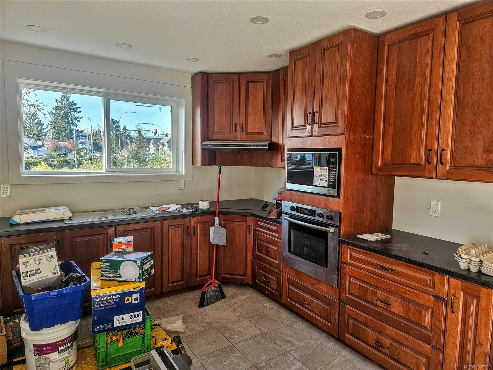 $900,000 - 495 Nicol St<br>British Columbia, V9R 4T5