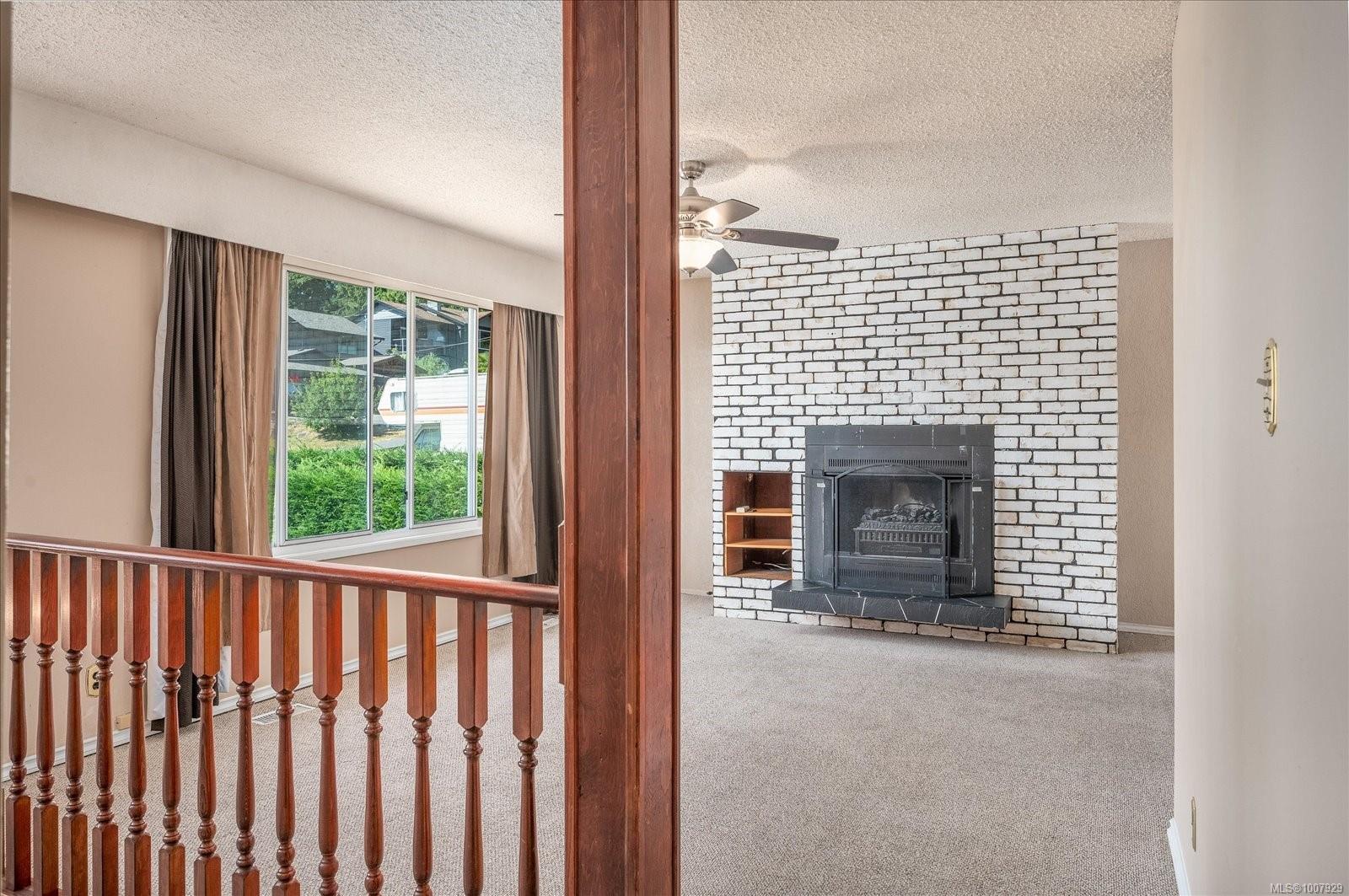 $649,900 - 610 Seventh St<br>British Columbia, V9R 1G2