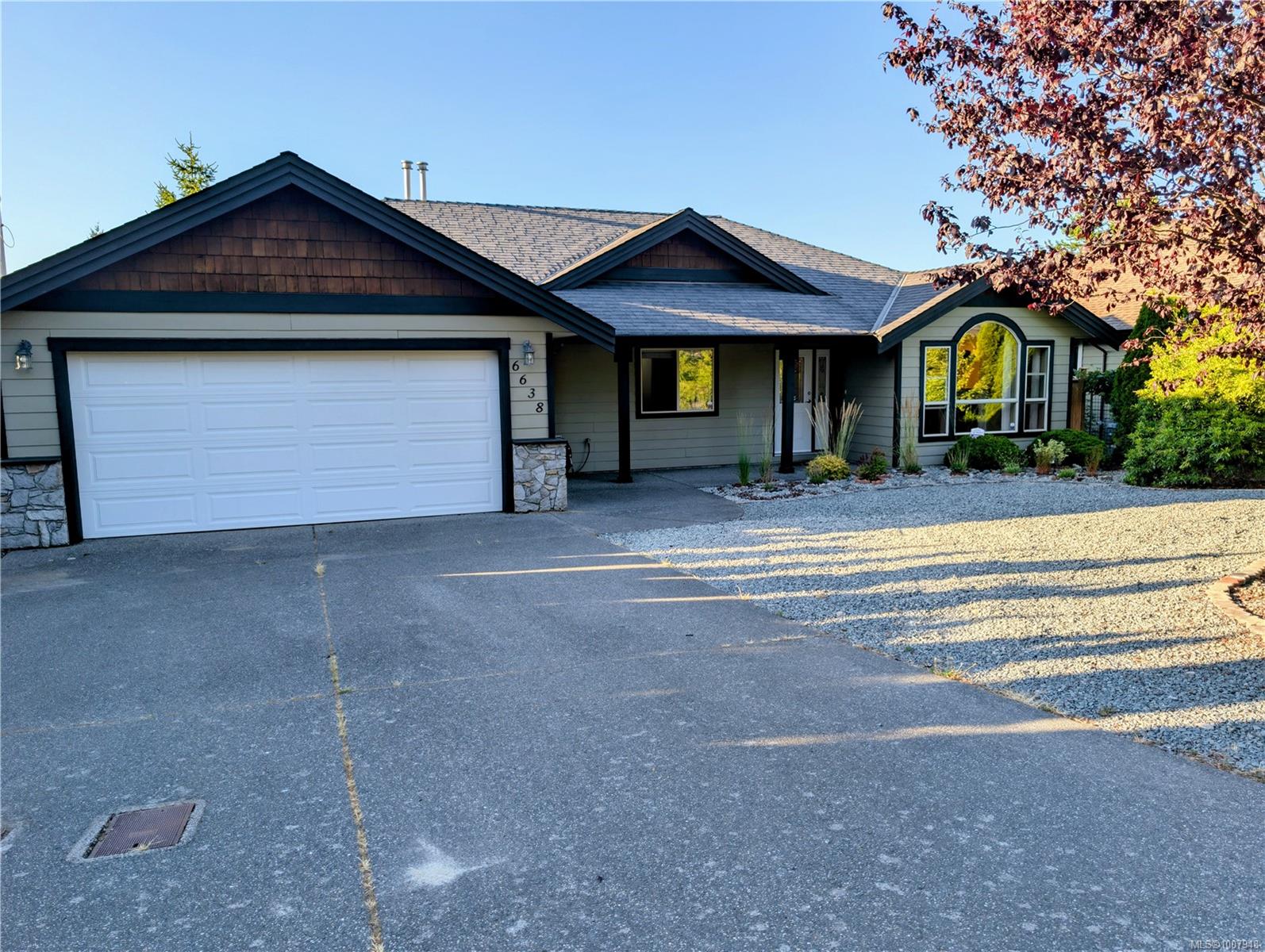 $869,000 - 6638 Dover Rd<br>British Columbia, V9V 1A6