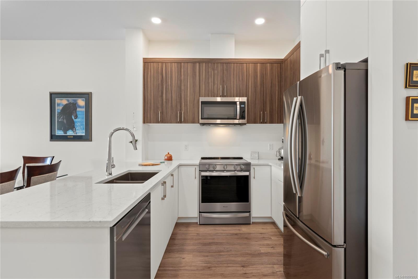 $579,900 - 6540 Metral Dr<br>British Columbia, V9L 0L8