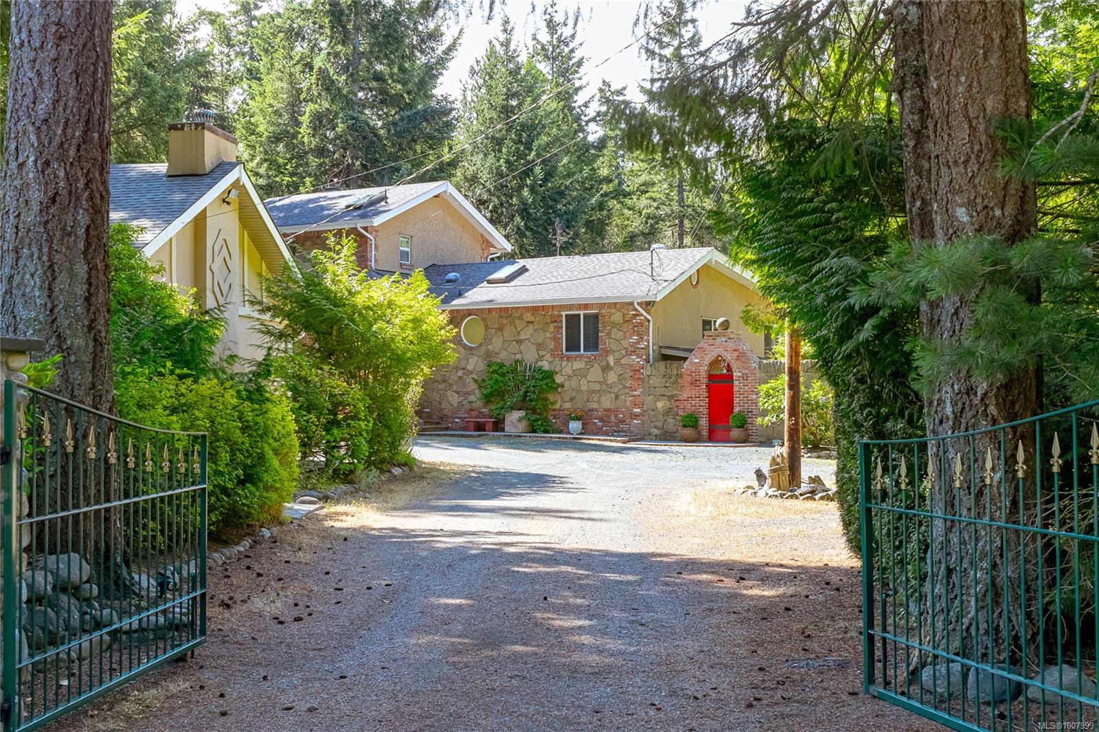 $1,499,900 - 1980 Dorman Rd<br>British Columbia, V9K 2G2