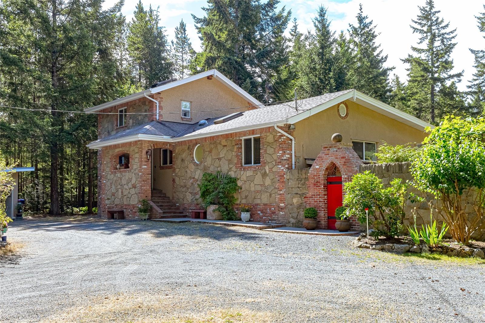 $1,499,900 - 1980 Dorman Rd<br>British Columbia, V9K 2G2